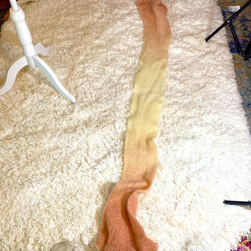 WHITE CREAM ROSE BARBIE PINK BLUSH TIPS WINTER SCARF - SO PRETTY! GUC - Picture 4 of 6